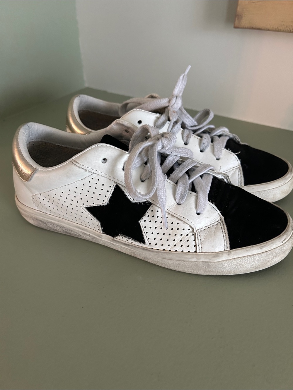 US 7 Women’s Vintage Havanas Sneakers - Comfortable Casual Shoes